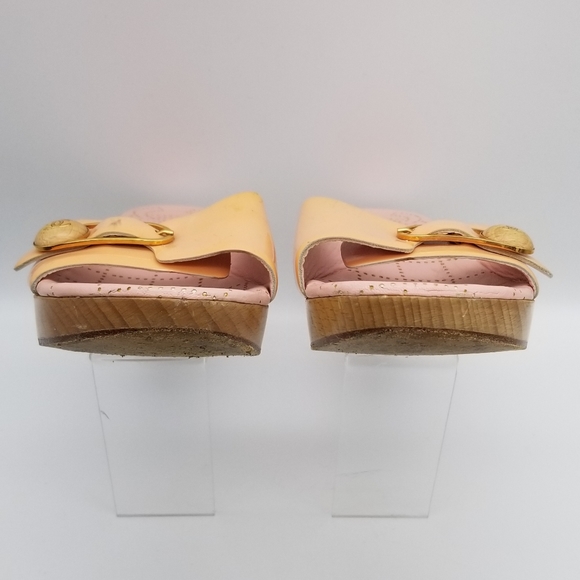 CHANEL Peach and Pink Mules with Gold Accent - Picture 6 of 9